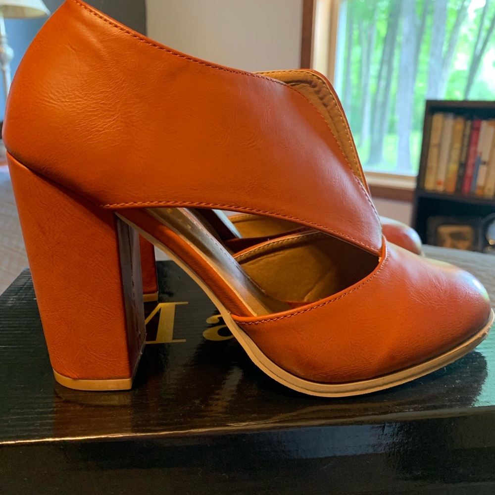 Mata Tan Cut-out Booties 7.5